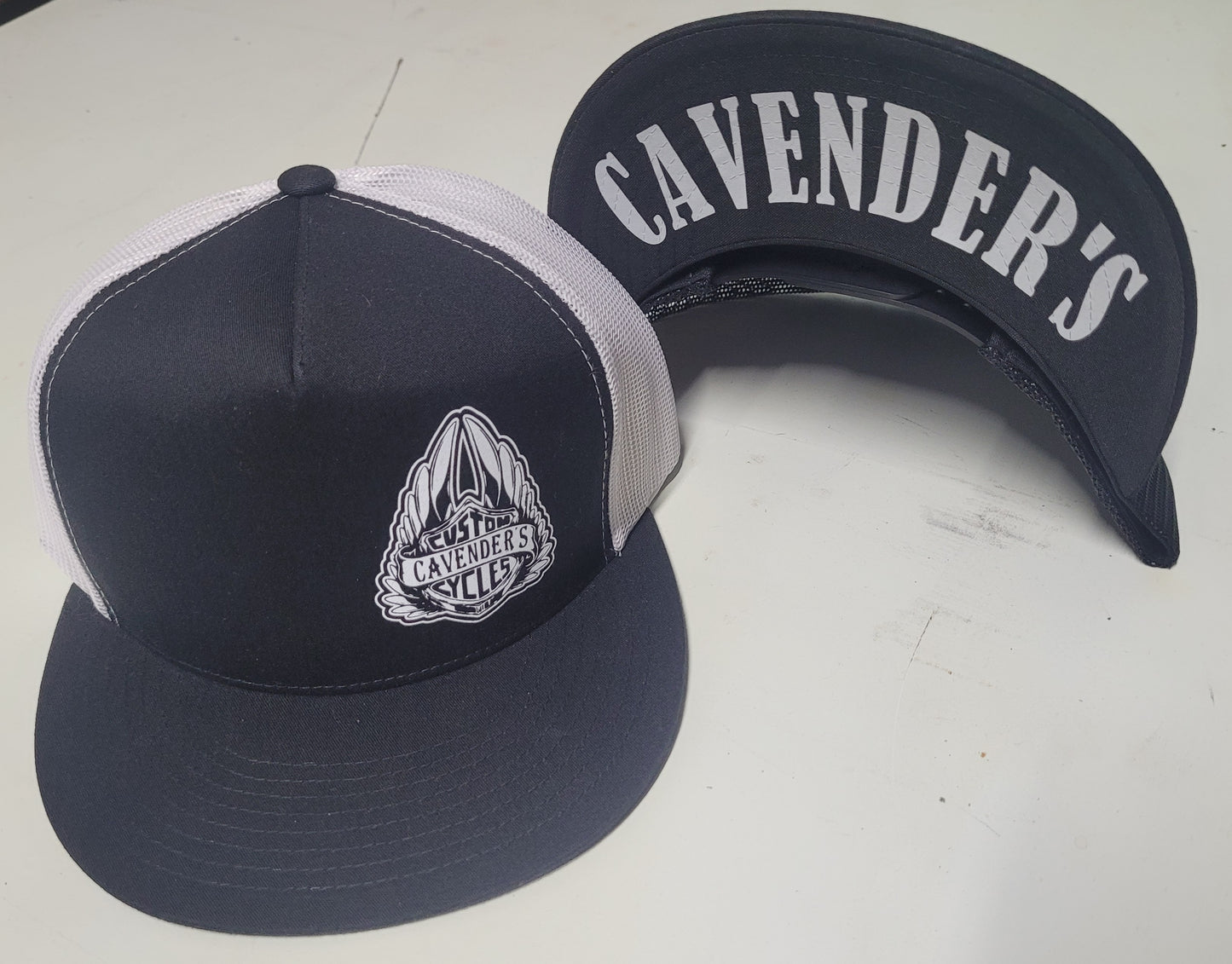 LOGO(WHITE) CAVENDER'S HAT