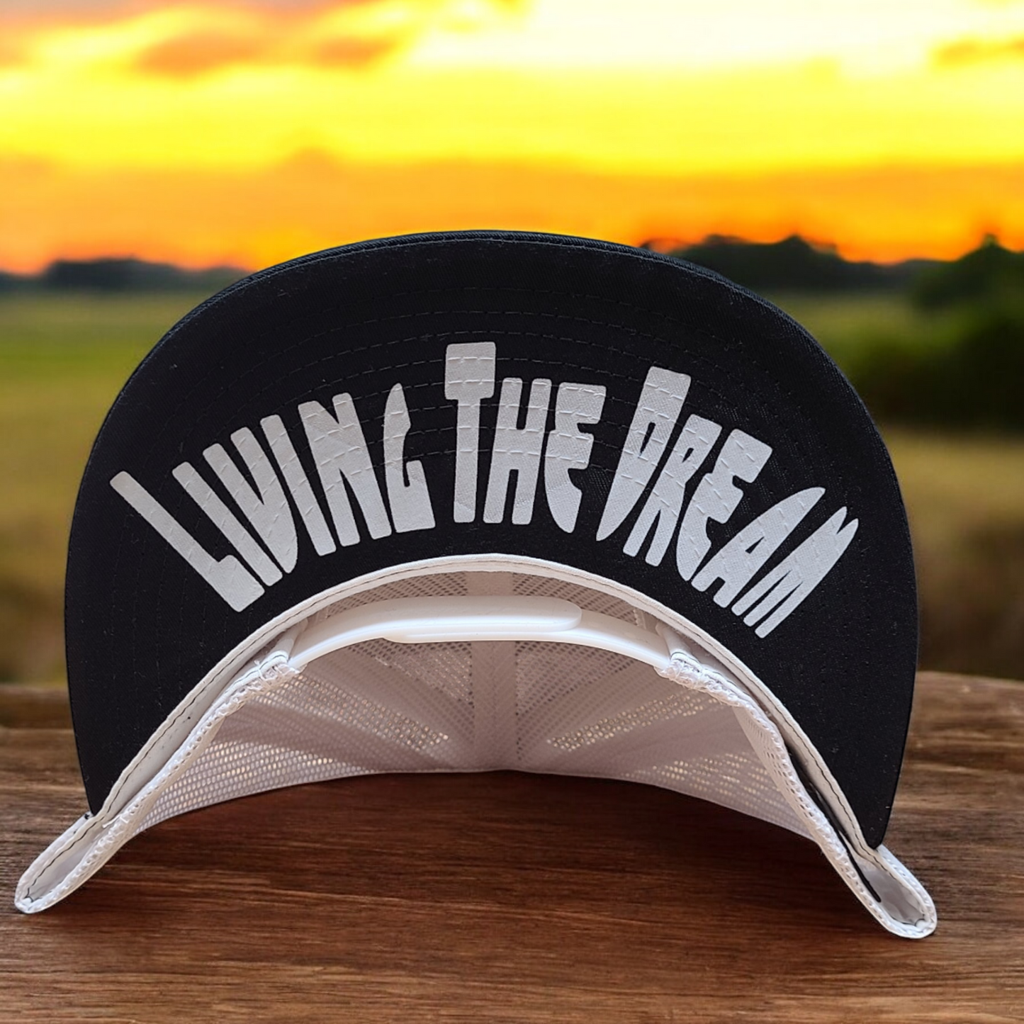 LOGO(WHITE) LIVING THE DREAM HAT