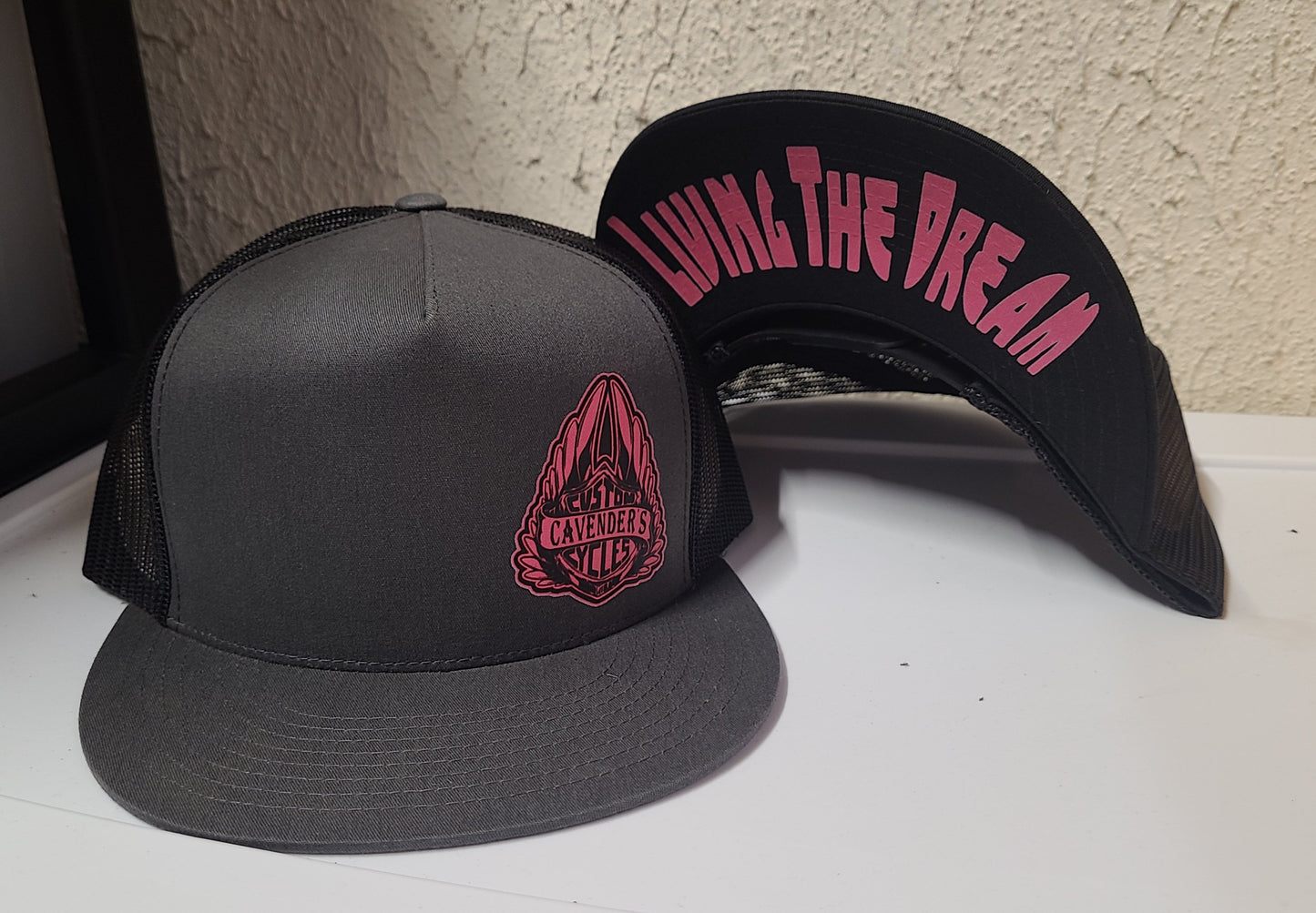 LOGO(PINK) LIVING THE DREAM HAT