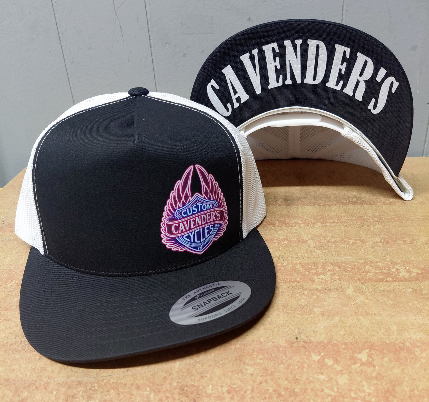 NEON LOGO - CAVENDER'S HAT